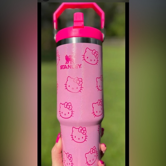 Hello Kitty x Stanley 30oz IceFlow Flip Straw Limited Pink Glitter Edition - Picture 1 of 1